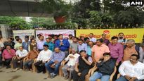 Scribes protest ban on live telecast of Karnataka Assembly's House proceedings 