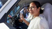 Mamata visits Murshidabad, meets the families of five labourers killed in Kashmir