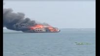 Miracle: Kerala Houseboat catches fire, 13 tourists escape unhurt
