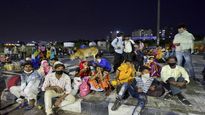 Migrants pelt stones on MP border demanding food and transport