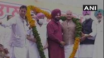 Watch: Newly appointed Punjab Congress president Navjot Singh Sidhu mimics batting style