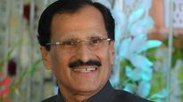 Another blow to Congress: Senior leader Muddahanumegowda decides to quit