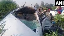 UP: 5, including a child, killed and 5 seriously hurt as car hits electric pole 