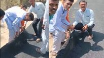 Viral Video Shows Villagers Lifting Newly-Made Road With Bare Hands in Maharashtra 