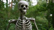 Spooky Selfie: Drunk Man In West Bengal Caught Taking Pics With Skeleton Dug Up From Grave, Gets Thrashed
