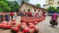 LPG Crunch Pushes Cylinder Waiting Period Beyond 30 Days In Cities