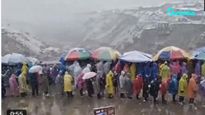 Heavy Snowfall At Kedarnath, Yet Devotees Continue Standing In Long Queues Amid Freezing Temperatures, Watch