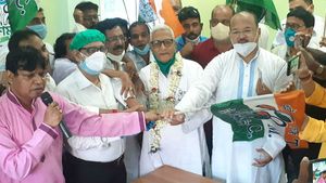 বঙ্গবিজেপিতে বড়সড় ধাক্কা ! তৃণমূলে রাজকীয় অভ্যর্থনা নিয়ে ফিরে গেলেন বিধায়ক   