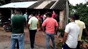 নকল সর্ষের তেলের কারখানা হদিশ বসিরহাটে, আটক ২