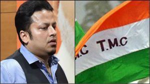  তৃণমূলের শেখানো বুলি বলছেন বাসুদেব বাউল, ফেসবুক পোস্টের পাল্টা দাবি অনুপম হাজরার