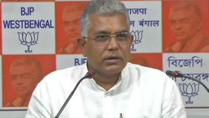 দলের কর্মীদের কাছেই তোলাবাজি, গ্রেফতার বিজেপির মণ্ডল সভাপতি, অস্বস্তি বাড়ল দিলীপদের
