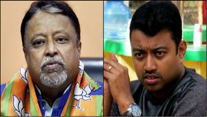 মুকুল-পুত্র শুভ্রাংশুর পরিবর্তন যাত্রা ঘিরে ধন্ধুমার কাঁচরাপাড়া, ব্যাপক উত্তেজনা  