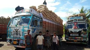 রফতানি নিয়ে কেন্দ্রের আচমকা নিষেধাজ্ঞায় ৫০০ লরি পেয়াঁজ আটকে সীমান্তে