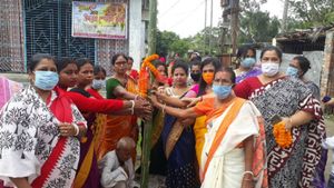 নারী নির্যাতনের প্রতিবাদের ভাষা দুর্গা পূজার মধ‍্য দিয়ে তুলে ধরবেন মহিলারাই 