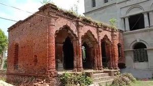 সাড়ে চারশো বছরের ঐতিহ্য সঙ্গে বিভূতিভূষণের স্মৃতি বিজরিত বসিরহাটের এই পুজো