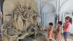 করোনা আবহেও প্রথা মেনে দুর্গাপুজো হবে বাদুড়িয়ার বসু পরিবারে