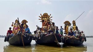 করোনা আবহে এবছর ইছামতীর বুকে নৌকা ভাসান বন্ধ