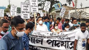 ফিরলেন 'বন্দেমাতরম' স্লোগানে! তৃণমূলের নয়া পদক্ষেপে শুভেন্দুর শাসকদলে ফেরা নিয়ে জল্পনা