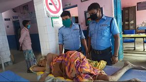 সিভিক ভলেন্টিয়ারের তৎপরতায় হাসপাতালে পৌঁছালেন করোনা সন্দেহ ভবঘুরে বৃদ্ধা 