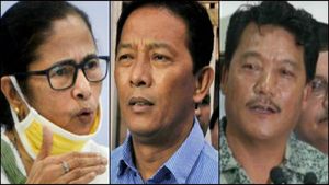 গুরুং সংকট মোচনই কি মূল লক্ষ্য? মোর্চা নেতাদের সঙ্গে মমতার বৈঠক ঘিরে বাড়ছে জল্পনা