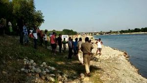 মালদার মানিকচকে লঞ্চ ডুবির ঘটনায় মৃত এক