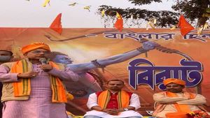 'পলিটিকাল ভ্যাকসিন দিই, গঙ্গা পর্যন্ত সাফ হয়ে যাবে তৃণমূল', শুভেন্দুর সুরে সুর মিলিয়ে হুঙ্কার দিলীপের