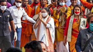 দুয়ারে সরকার প্রকল্প নিয়ে বোলপুরে গ্রামে মমতা, আদিবাসীদের সঙ্গে কথা, উন্নয়নের প্রতিশ্রুতি