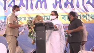 নতুন ধান নিয়ে শপথ! সিঙ্গুর, নন্দীগ্রাম, নেতাই ভুলিনি, মেদিনীপুরের সভা থেকে বার্তা মমতার 