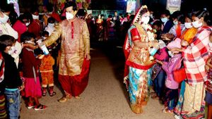 নিজের বিয়েতে দরিদ্র ছাত্রদের পেট পুরে খাওয়ালেন আসানসোলের শিক্ষক