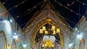 যিশুর জন্মদিনে 'একা' ব্যান্ডেল, সাধারণ মানুষের জন্যে চার্চের দরজা বন্ধ