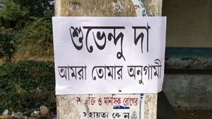 বীরভূমে অনুব্রতর খাসতালুকে শুভেন্দু অনুগামীদের পোস্টার
