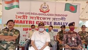 ভারত-বাংলাদেশের সম্পর্ককে আরও মজবুত করতে সীমান্তে সাইকেল র‍্যালি