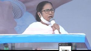 ইন্টারনেট বিভ্রাট! সভা বানচালের চেষ্টা, সার্ভিস প্রোভাইডারকে ফোন করে ধমক মমতার