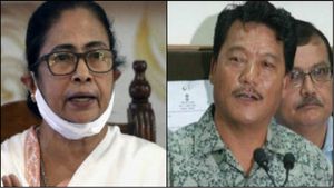 নয়া সমীকরণে হাওয়া ঘুরেছে পাহাড়-সমতলেও, গুরুং কতগুলি আসন দেবেন মমতাকে