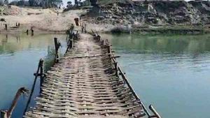 একুশের ভোটের আগে অনুন্নয়নের ছবি ইটাহারে, বাঁশের সাঁকো ভরসা গ্রামবাসীদের