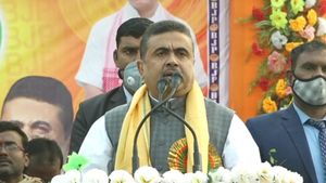 পঞ্চায়েত, ভূমিসংস্কারের প্রশংসা করে বামপন্থীদের ভোটদানের আহ্বান! তৃণমূল নেত্রী সুবিধাবাদী, বিস্ফোরক শুভেন্দু