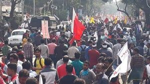 বামেদের নবান্ন অভিযানে ধুন্ধুমার ডোরিনা ক্রসিংয়ে, জলকামান, লাঠিচার্জ, পুলিশকে পাল্টা ইট বাম ছাত্র-যুবদের