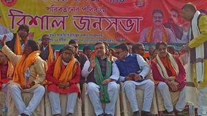 সরকার বাঁচাতে কত জায়গায় লড়বেন মমতা, পুরুলিয়া থেকে কটাক্ষ শুভেন্দুর 