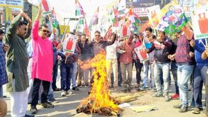 মূল্যবৃদ্ধির প্রতিবাদে পথে নামল তৃণমূল কংগ্রেস