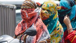 ভারী বৃষ্টির সম্ভাবনায় উত্তরবঙ্গে জারি হলুদ সতর্কবার্তা, দক্ষিণবঙ্গের ৫ জেলায় চলবে তাপপ্রবাহ