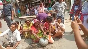 পানীয় জলের দাবিতে ভোট বয়কটের ডাক দিলেন সুন্দরবনের বাসিন্দারা