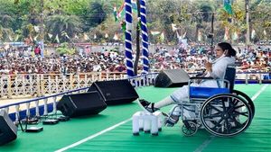 আগে অ্যাগ্রো ইন্ডাস্ট্রি তারপর এখানে বড় শিল্প হবে, সিঙ্গুরে দাঁড়িয়ে 'শিল্পায়নে'র বার্তা মমতার মুখে