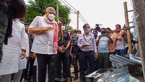 রাজ্যপালের শীতলকুচি সফরে উত্তেজনা, ধনখড়কে লক্ষ্য করে গো ব্যাক স্লোগান, দেখানো হল কালো পতাকাও  