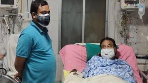 হাতের আঘাত ভাবাচ্ছে ডাক্তারদের! দ্রুত কলকাতায় উড়িয়ে আনা হচ্ছে উদয়ন গুহকে 