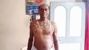টিকা নিয়ে শরীর চুম্বকীয়, শিলিগুড়ির পর আসানসোল-সুন্দরবনেও ঘটল আশ্চর্য ঘটনা 