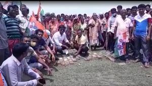 হিঙ্গলগঞ্জ ও মিনাখা তে বিজেপির বড়সড় ভাঙ্গন