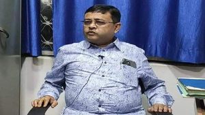 দিব্যেন্দু অধিকারীর গাড়িতে পিছনে থেকে এসে ধাক্কা লরির, প্রাণে রক্ষা সাংসদের