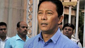 ‘বন্ধু’ অনীতের বিরুদ্ধে দুর্নীতির অভিযোগ, মোর্চা ছেড়ে কোন রাজনৈতিক মঞ্চের সওয়ারি তামাং