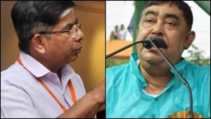 রবীন্দ্রনাথকে ছোটবেলায় কোলে নিতে অনীহা! 'ডাক্তারবাবু'র জ্ঞান নিয়ে কটাক্ষ অনুব্রতের 