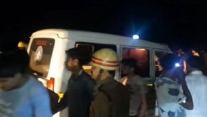 রায়গঞ্জে ভয়াবহ বাস দুর্ঘটনা, ৬ পরিযায়ী শ্রমিকের মৃত্যু 